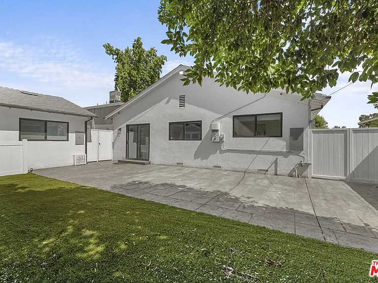 14642 Runnymede St — Photo 35