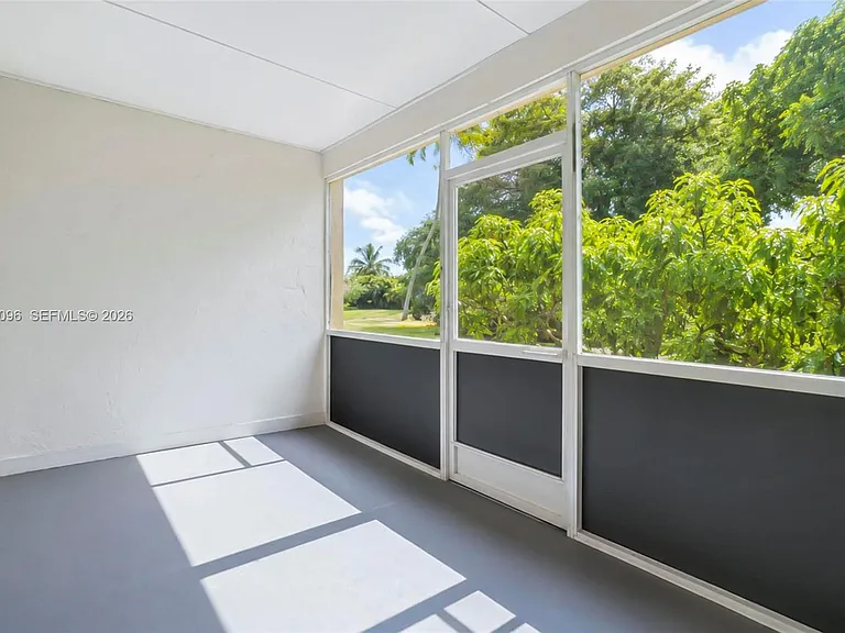 22 Canterbury Ln #22 — Photo 29