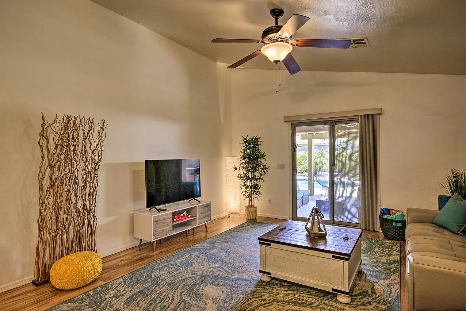 3 bed, 2.0 bath, 1345 sqft, $3,183 — Photo 3