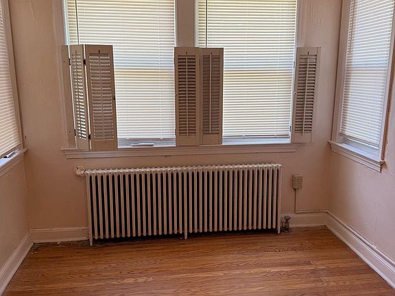 3rd image of 904 5th St NE