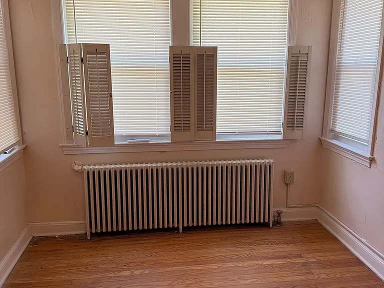 904 5th St NE — Photo 3