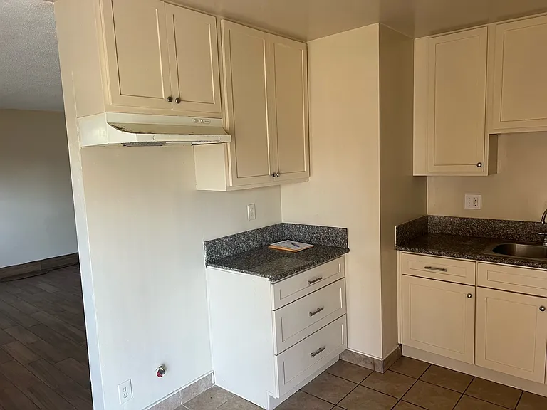 944 N Vine Ave #2 — Photo 7