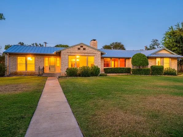 624 W Water St, Kerrville, TX 78028