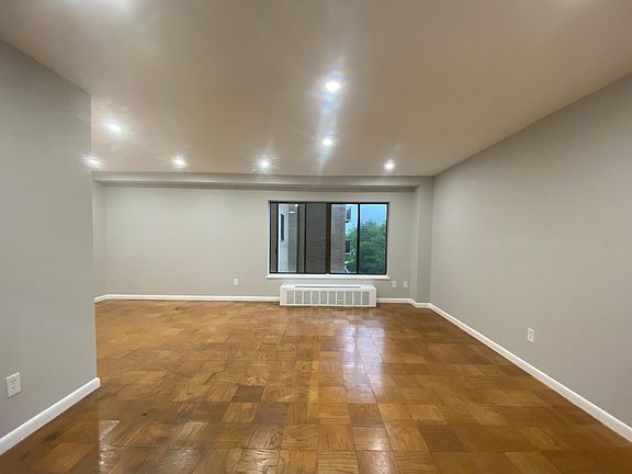3rd image of 6001 Arlington Blvd APT 409