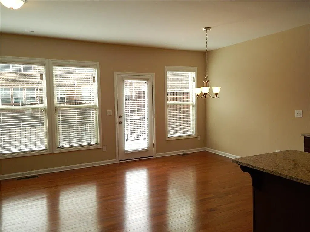 3 bed, 3.5 bath, 1748 sqft, $2,600 — Photo 4