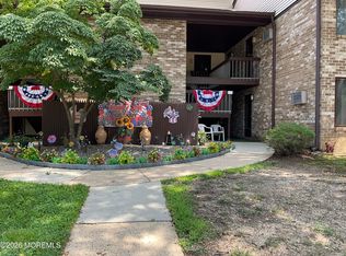 177 Amberly Drive #E, Manalapan, NJ 07726