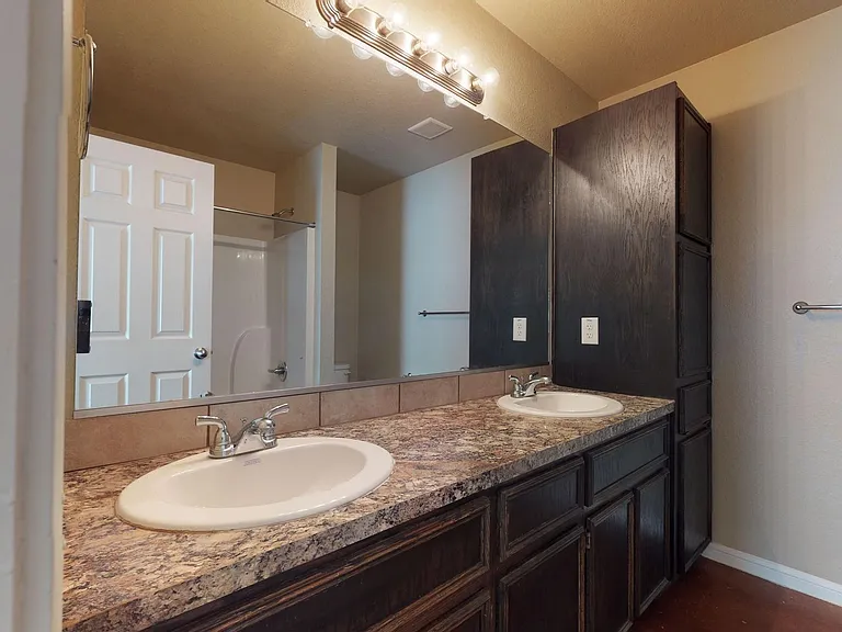 914 Ramblewood St #B — Photo 7
