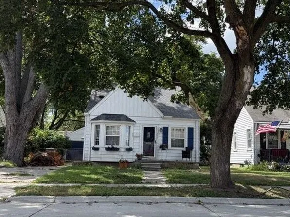 2612 Grindley Park St, Dearborn, MI 48124