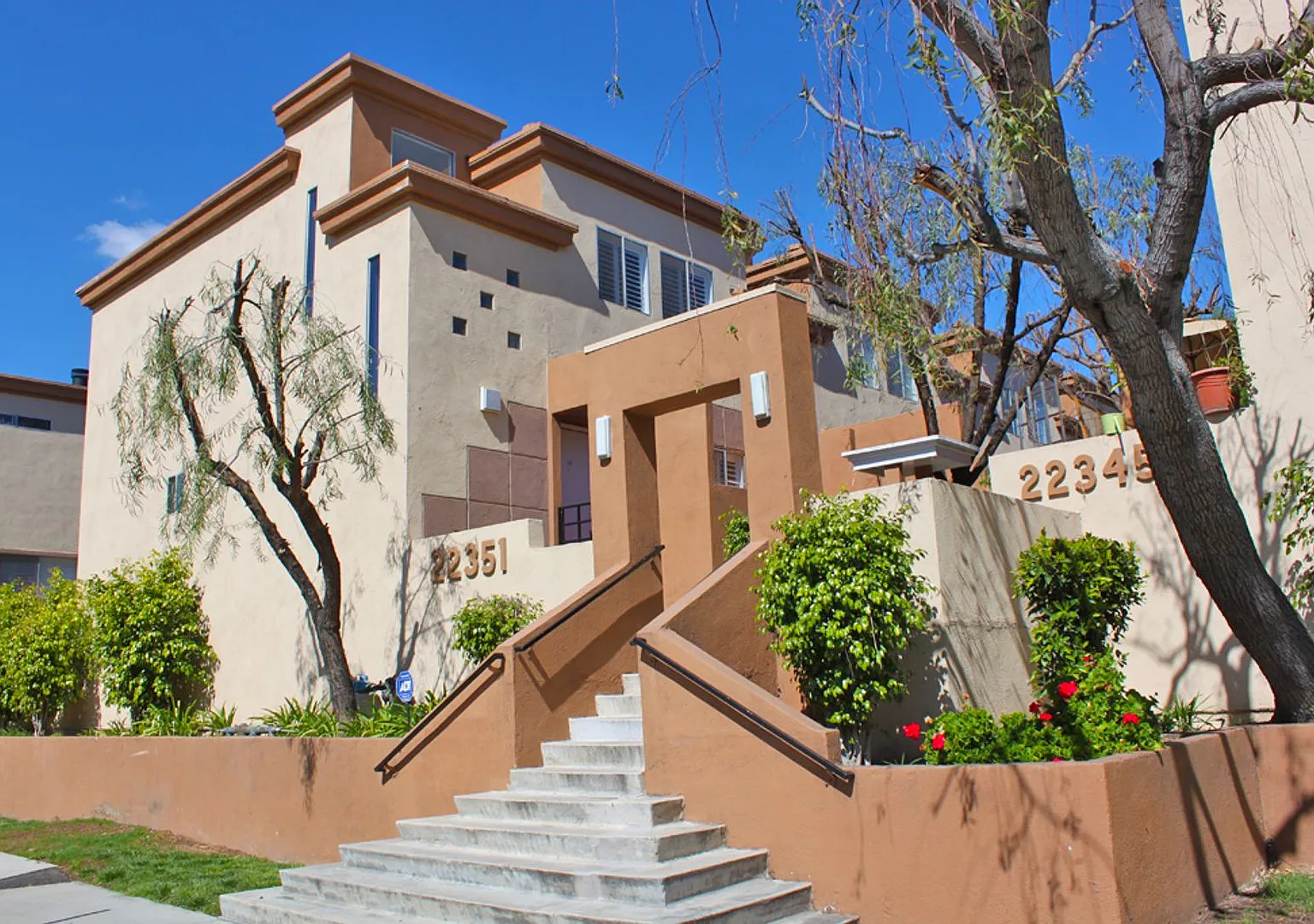 Victory Townhomes — Photo 1
