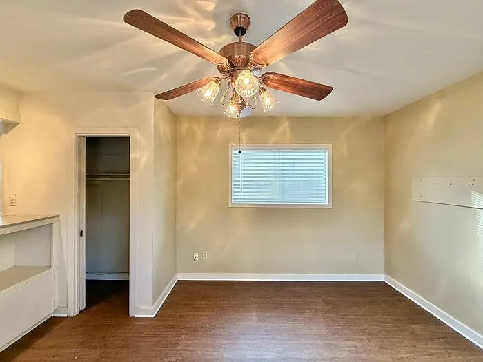 809 Jefferson St — Photo 12