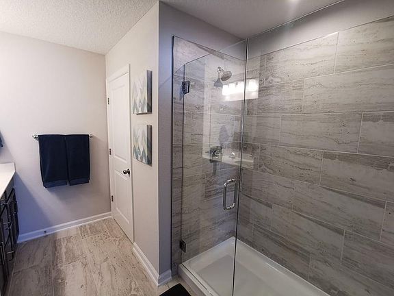 4th image of 20 Roycroft Pl