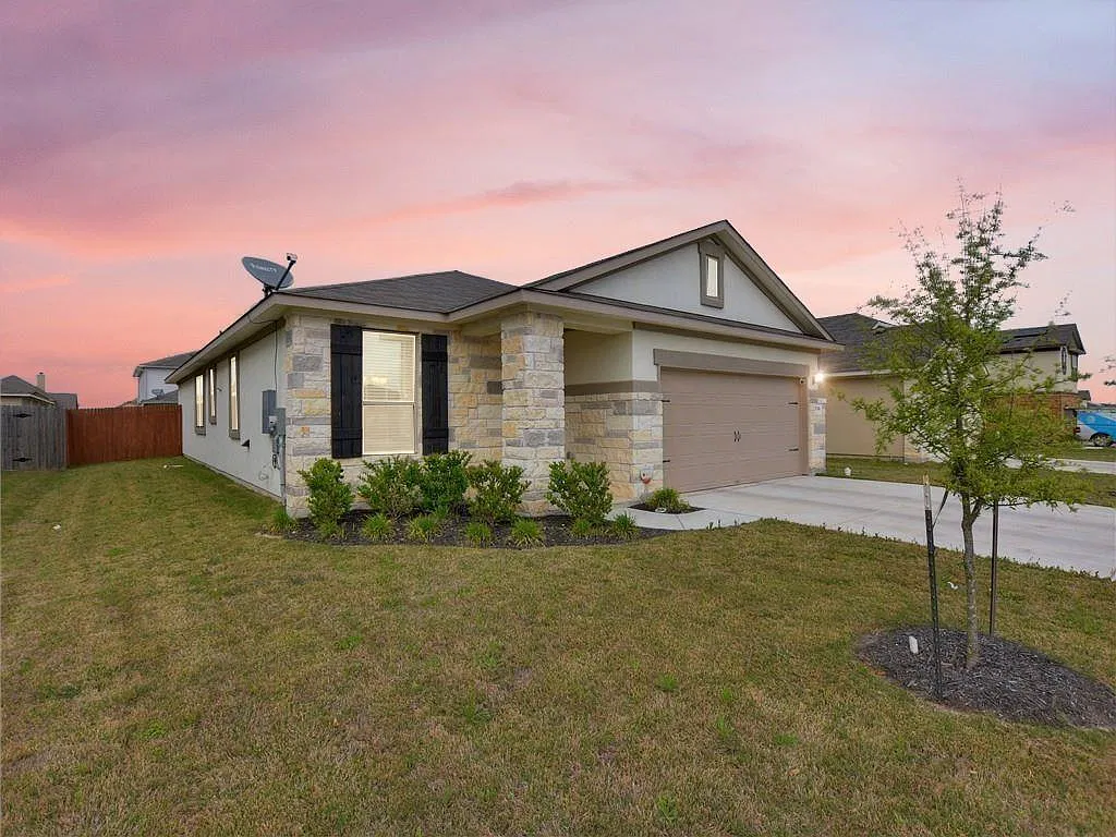 3 bed, 2.0 bath, 1676 sqft, $1,995 — Photo 1