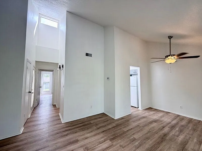 1 bed, 1.0 bath, 768 sqft, $950 — Photo 2