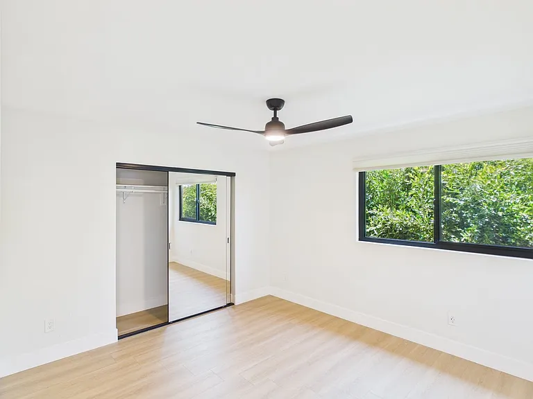 GS - 3129 Emerson — Photo 22