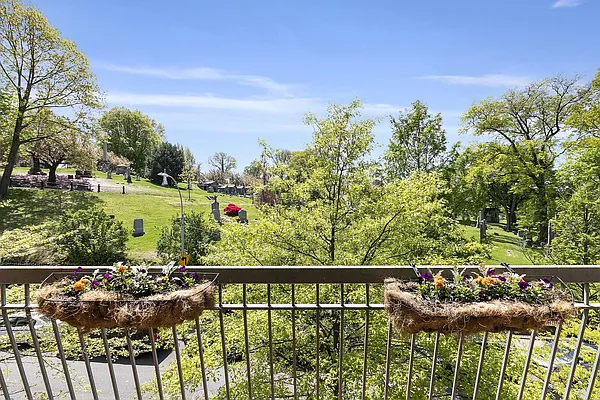 Sold by Compass | media 16