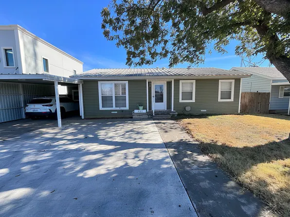 303 SW 11th St, Seminole, TX 79360
