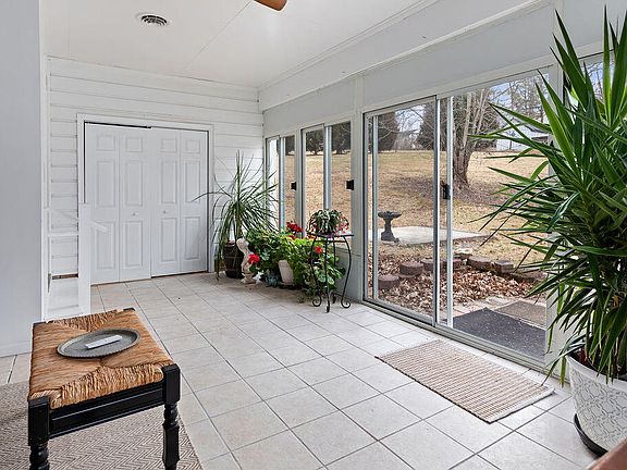 4th image of 13 Country Club Rd