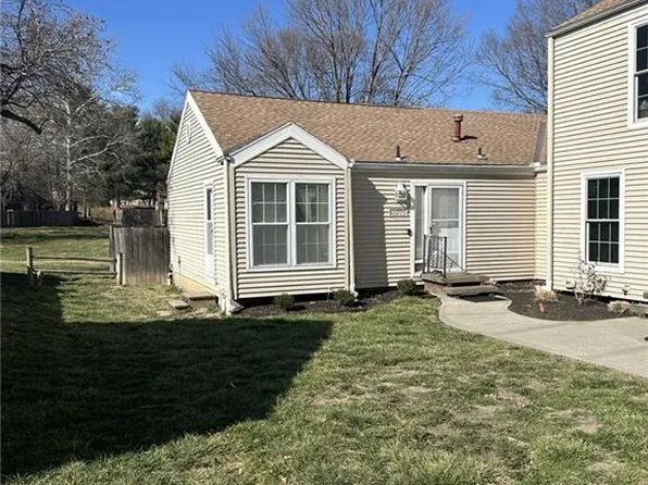 8015 N Stoddard Ave, Kansas City, MO 64152
