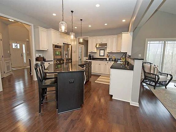 4th image of 305 Silver View Dr