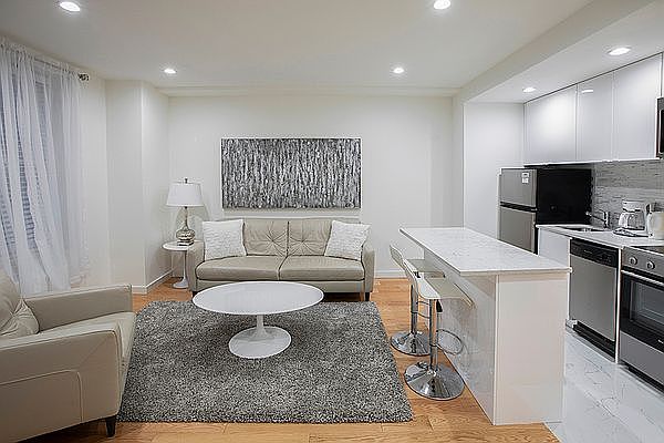 1st image of 150 W 51st St APT 1532