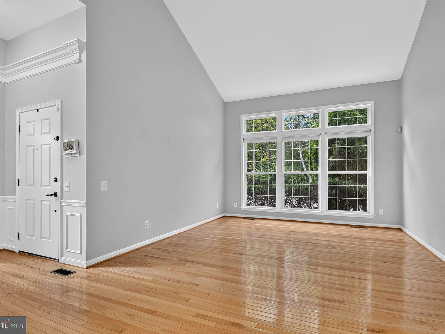 3 bed, 3.5 bath, 2672 sqft, $4,790 — Photo 2