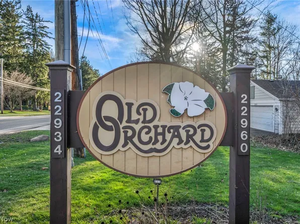 22952 Mastick Rd APT 203, Fairview Park, OH 44126