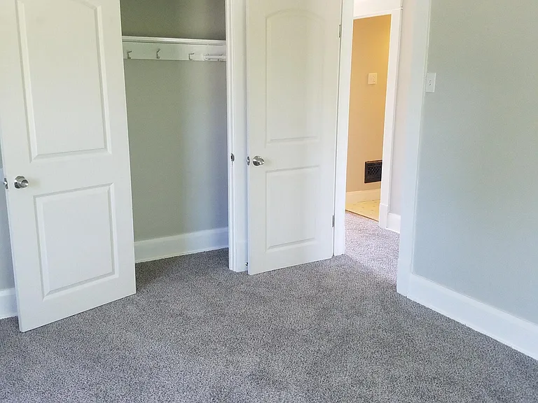 201 Marion Ave — Photo 13