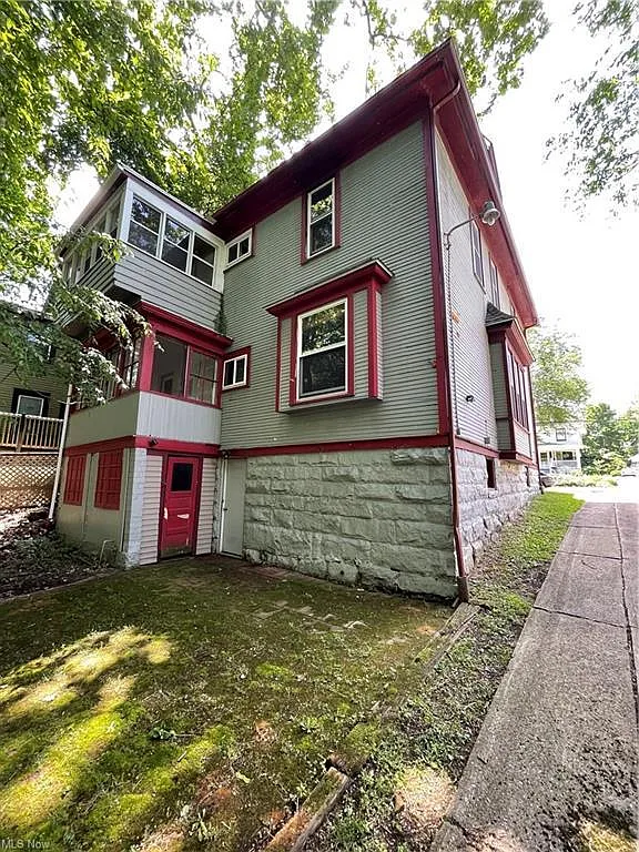 2 bed, 900 sqft, $1,000 — Photo 2