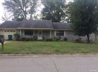 2200 E 19th St, Russellville, AR 72802
