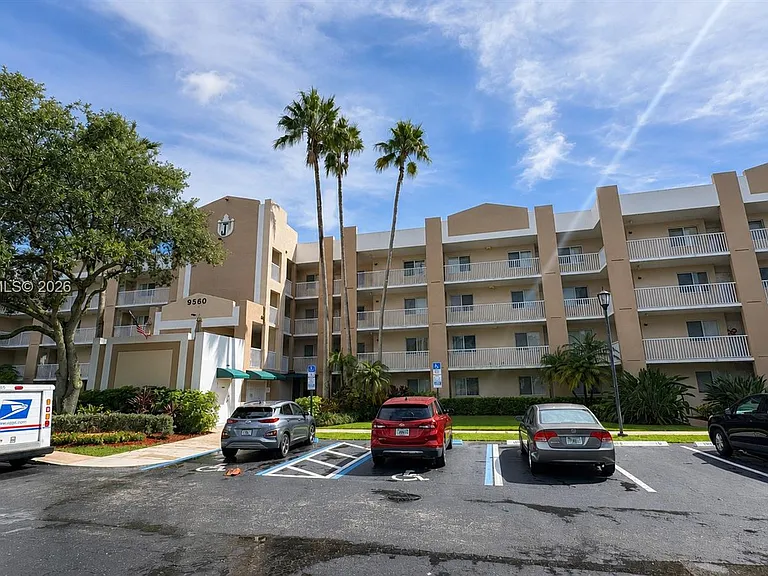 9560 Weldon Cir #J308 — Photo 1