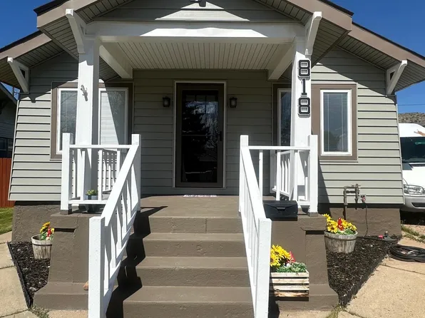 818 13th St, Rawlins, WY 82301