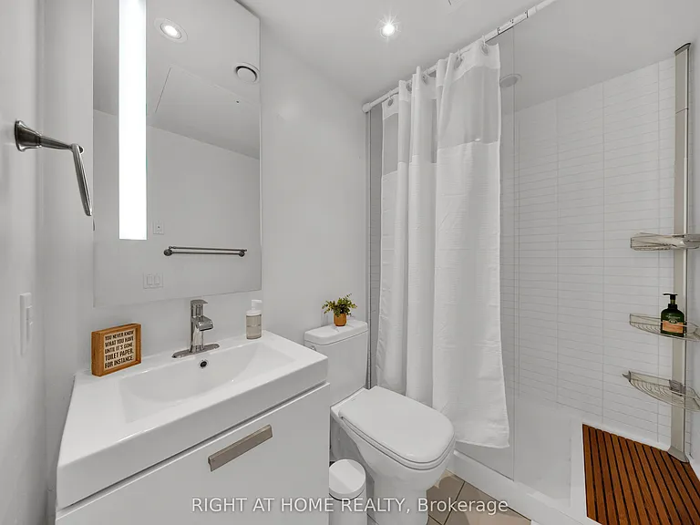 629 King St W #625 — Photo 23