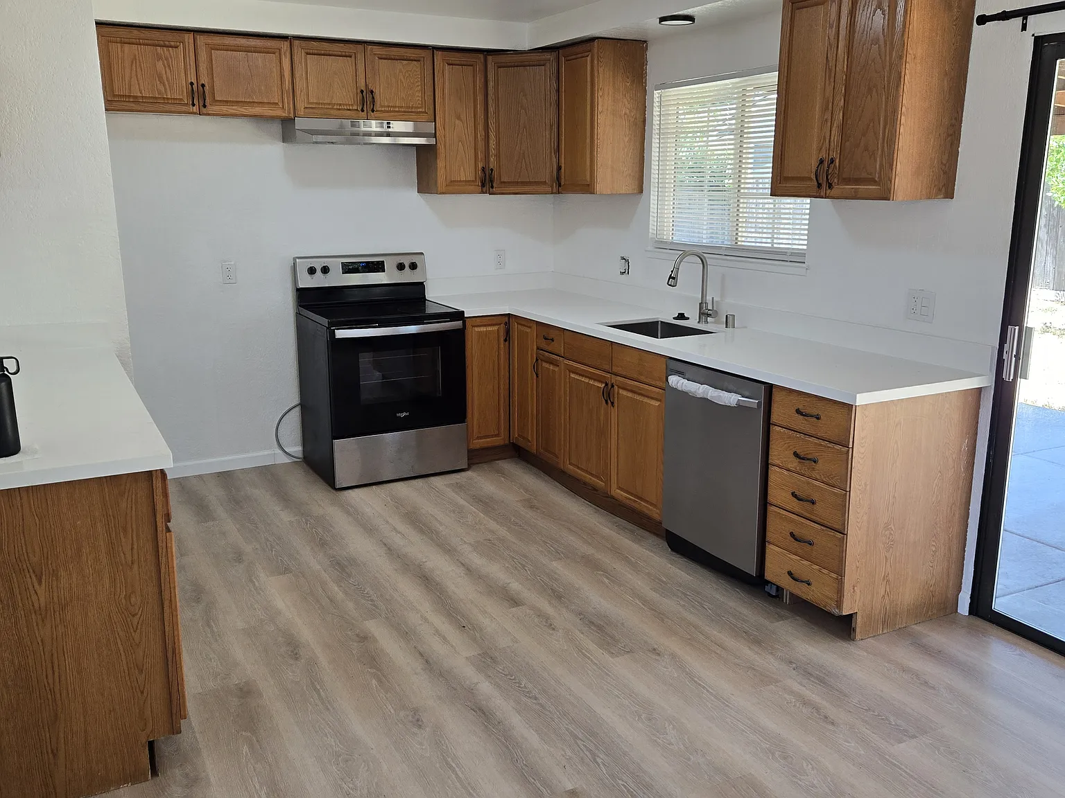 3 bed, 1000 sqft, $2,600 — Photo 2