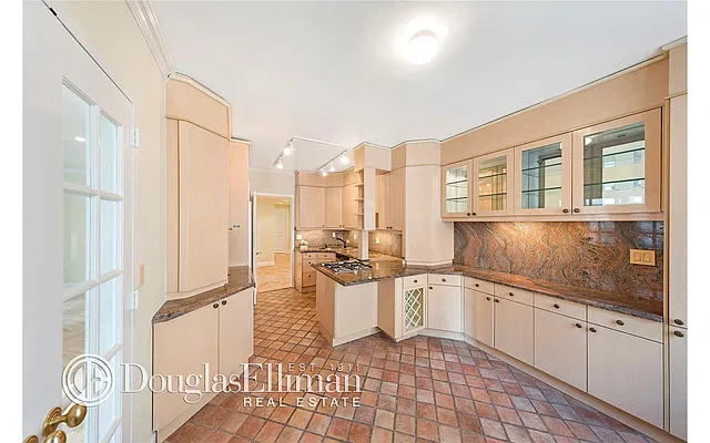 Rented by Douglas Elliman | media 11