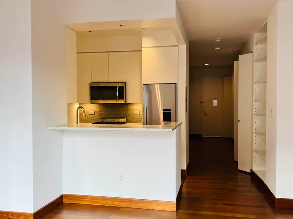 305 East 63rd Street image 17 of 17