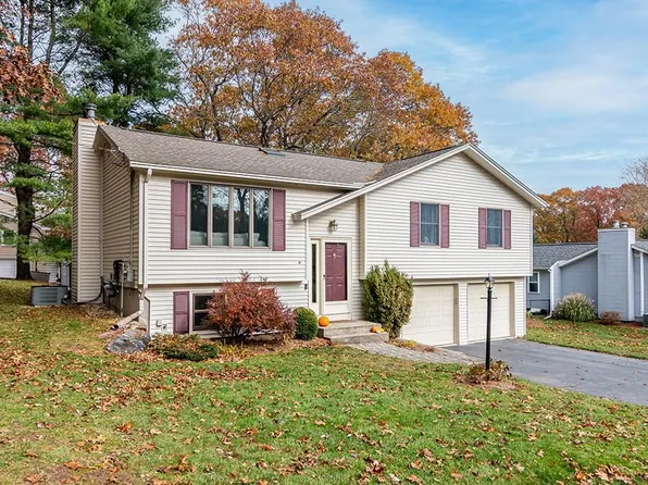 17 Wampum Dr, Warwick, RI 02886