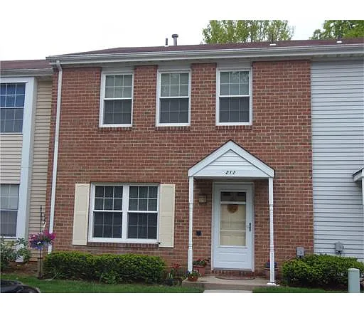 211 Applegate Ln photo 1