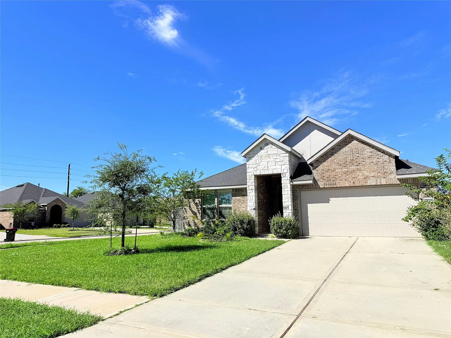 4 bed, 2.0 bath, 1924 sqft, $2,290 — Photo 2