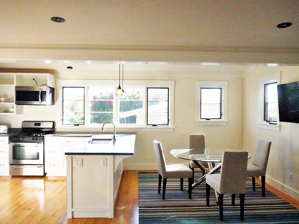Beautiful kitchen/dining