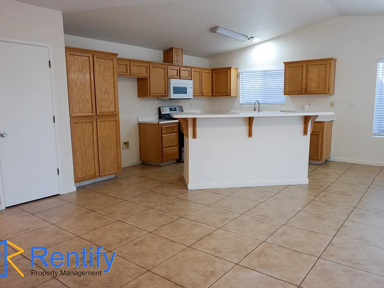 907 Ivy Trae Ln — Photo 7