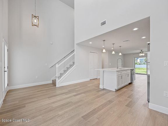 5th image of 207 Hidden Woods Pl