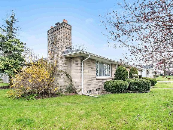 3rd image of 3621 Elwood Ave