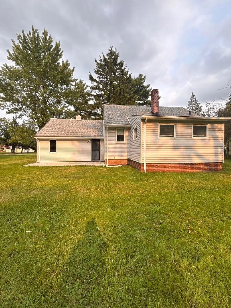 Charming 3-Bedroom Property in Prime Location — Photo 3