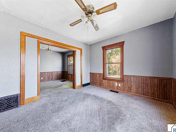 4th image of 129 W Ruth St