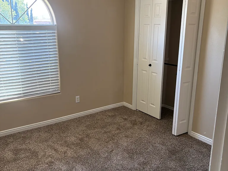 507 N 2310 E — Photo 11