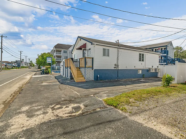 174 E Grand Ave #1 — Photo 16