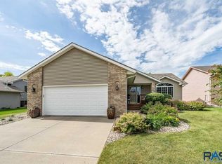 7129 W Rosemont Ln, Sioux Falls, SD 57106
