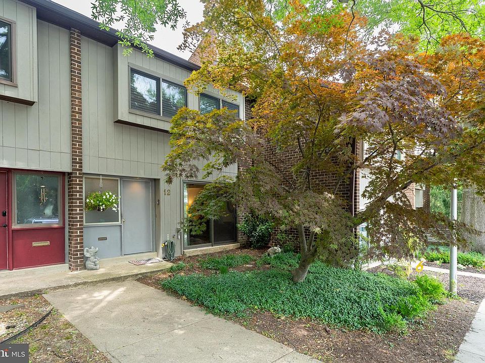 1st image of 12 Penny Ln #12