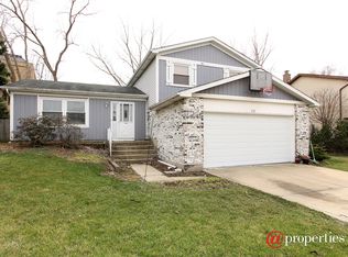 210 Coachlite Trl, Carol Stream, IL 60188