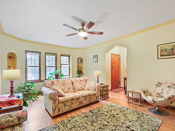 3rd image of 10943 S Longwood Dr APT 2